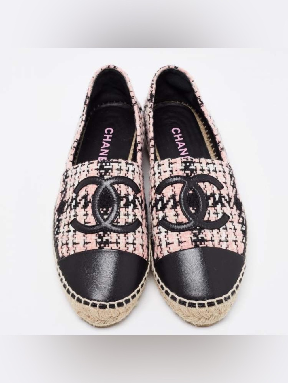 $780 Chanel
Chanel Black/Pink Tweed And Leather CC Cap
Toe Flats size 35